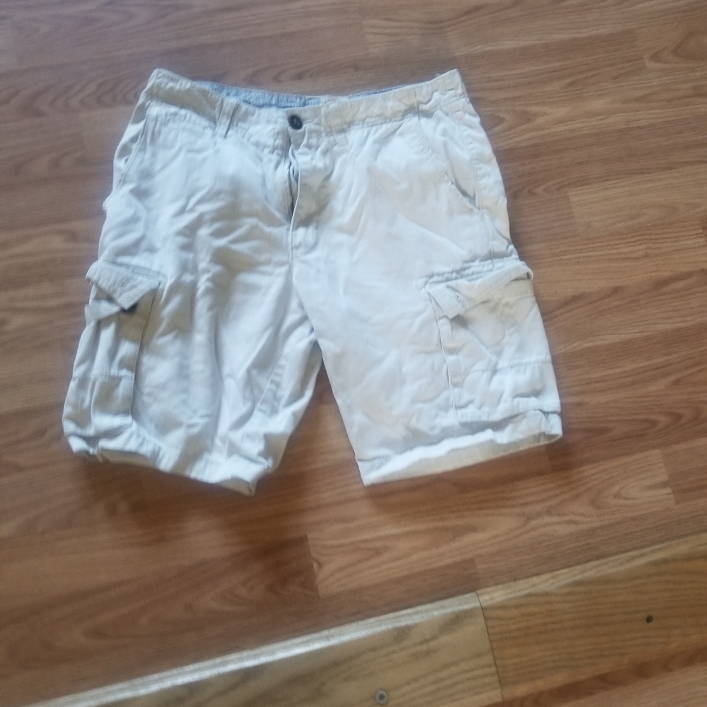 32 Inch Waist Mossimo Cargo Shorts - Cream/White